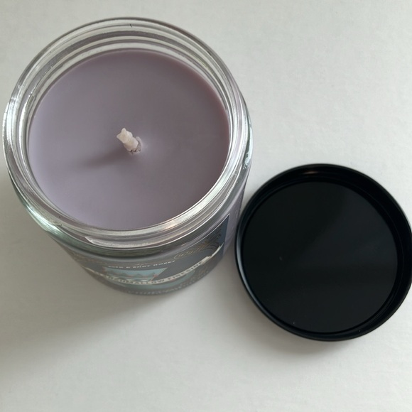 Bath & Body Works Marshmallow Fireside Single Wick Candle - Picture 4 of 5